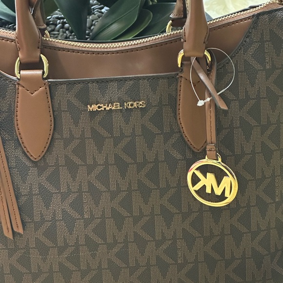 NWT MICHAEL KORS SIGNATURE BROWN AUSTEN MEDIUM SATCHEL HANDBAG 👜 - Picture 2 of 10